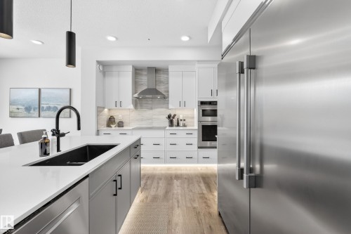 1663 Enright Way, Edmonton, AB - Indoor Photo Showing Kitchen With Double Sink With Upgraded Kitchen