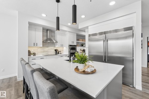 1663 Enright Way, Edmonton, AB - Indoor Photo Showing Kitchen With Upgraded Kitchen