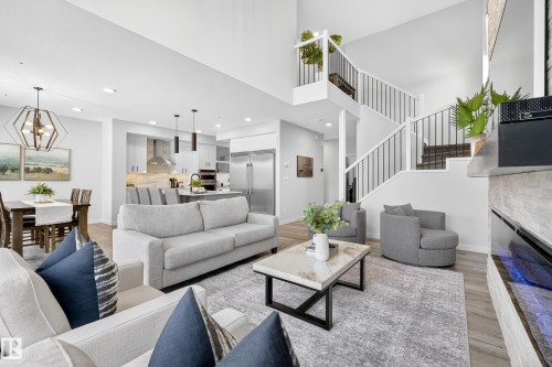 1663 Enright Way, Edmonton, AB - Indoor Photo Showing Living Room