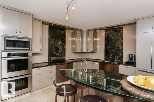 11 Wellington Crescent, Edmonton, AB - Indoor Photo Showing Kitchen