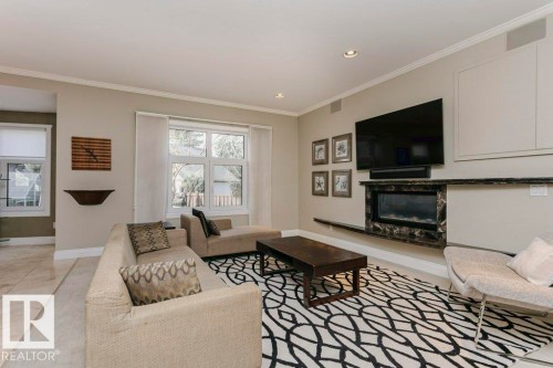 11 Wellington Crescent, Edmonton, AB - Indoor Photo Showing Living Room