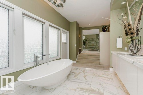 11 Wellington Crescent, Edmonton, AB - Indoor Photo Showing Bathroom