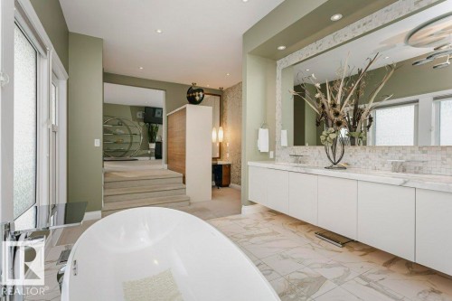11 Wellington Crescent, Edmonton, AB - Indoor Photo Showing Bathroom