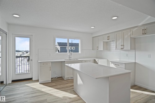 4205 Kinglet Drive, Edmonton, AB - Indoor Photo Showing Kitchen