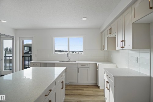 4205 Kinglet Drive, Edmonton, AB - Indoor Photo Showing Kitchen
