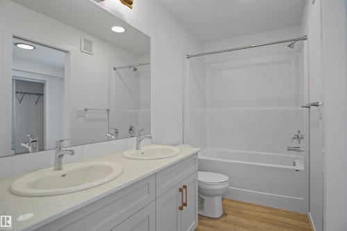 4205 Kinglet Drive, Edmonton, AB - Indoor Photo Showing Bathroom
