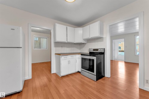 10657 64 Avenue, Edmonton, AB - Indoor Photo Showing Kitchen
