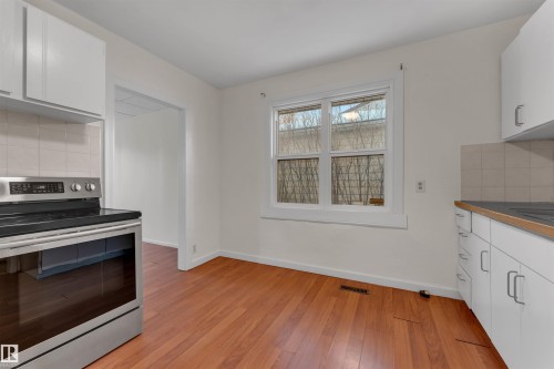 10657 64 Avenue, Edmonton, AB - Indoor Photo Showing Kitchen