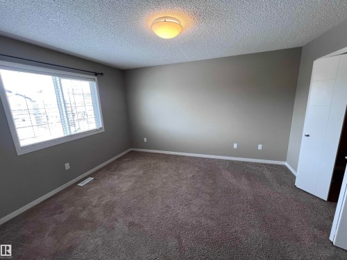This room features neutral-toned walls, a window with blinds, and carpeting - 1421 26 Avenue, Edmonton, AB - Indoor Photo Showing Other Room