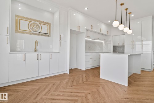 2904 1 Avenue, Edmonton, AB - Indoor Photo Showing Kitchen