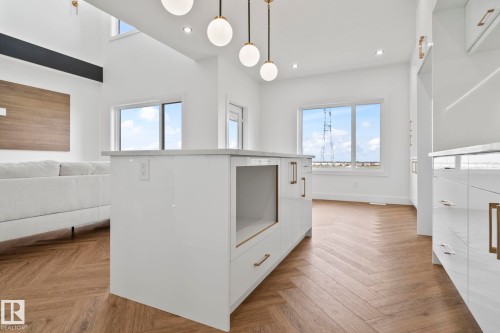 2904 1 Avenue, Edmonton, AB - Indoor Photo Showing Other Room