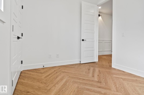 2904 1 Avenue, Edmonton, AB - Indoor Photo Showing Other Room