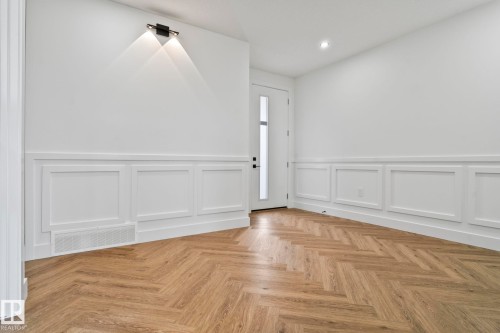 2904 1 Avenue, Edmonton, AB - Indoor Photo Showing Other Room