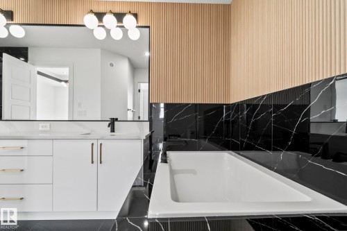 2904 1 Avenue, Edmonton, AB - Indoor