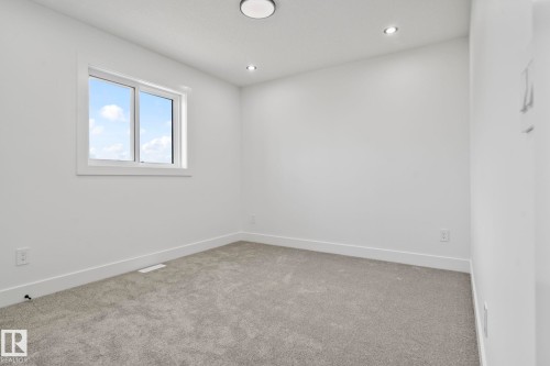 2904 1 Avenue, Edmonton, AB - Indoor Photo Showing Other Room