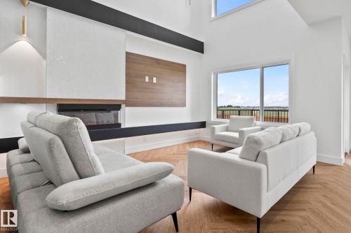 2904 1 Avenue, Edmonton, AB - Indoor Photo Showing Living Room