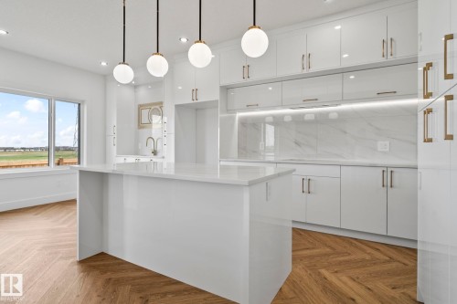 2904 1 Avenue, Edmonton, AB - Indoor Photo Showing Kitchen With Upgraded Kitchen