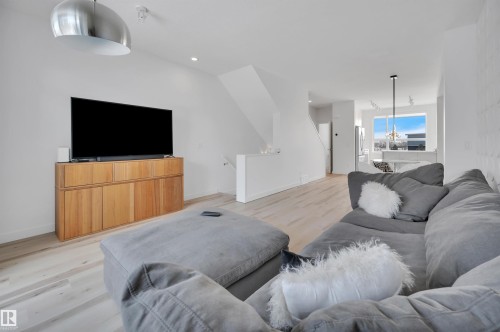 4 100 Jensen Lakes Boulevard, St. Albert, AB - Indoor Photo Showing Living Room