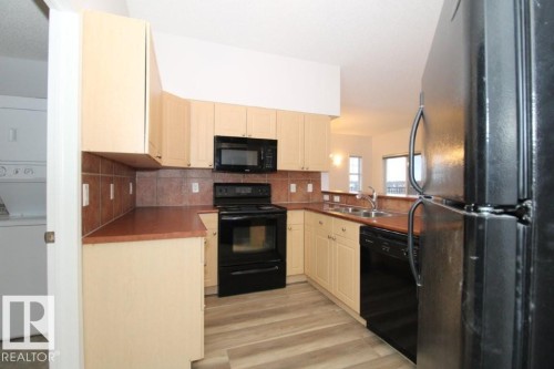 414 5280 Terwillegar Boulevard, Edmonton, AB - Indoor Photo Showing Kitchen With Double Sink