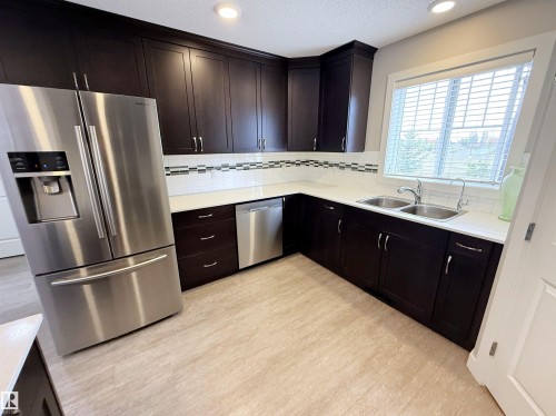 41 50 Mclaughlin Drive, Spruce Grove, AB - Indoor Photo Showing Kitchen With Double Sink