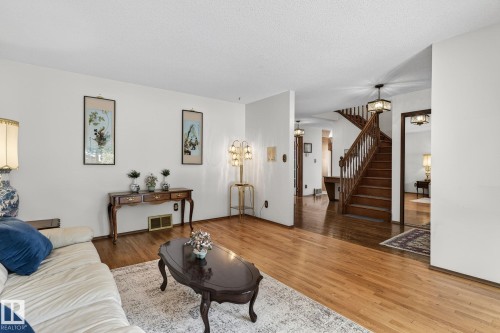 4720 147A Street, Edmonton, AB - Indoor Photo Showing Living Room
