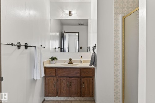 4720 147A Street, Edmonton, AB - Indoor Photo Showing Bathroom