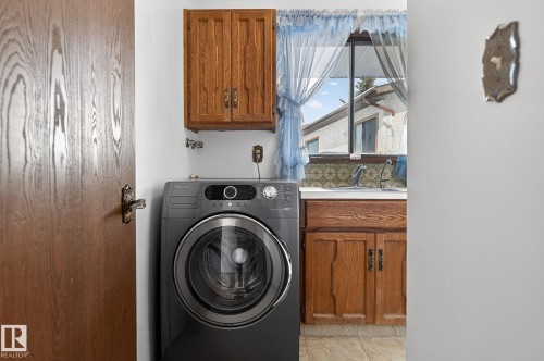 4720 147A Street, Edmonton, AB - Indoor Photo Showing Laundry Room