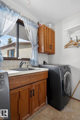 4720 147A Street, Edmonton, AB - Indoor Photo Showing Laundry Room