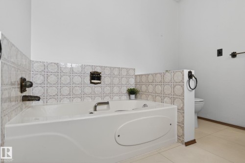 4720 147A Street, Edmonton, AB - Indoor Photo Showing Bathroom