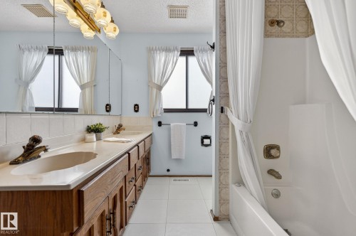4720 147A Street, Edmonton, AB - Indoor Photo Showing Bathroom