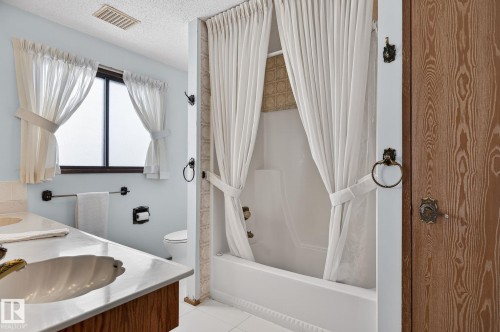 4720 147A Street, Edmonton, AB - Indoor Photo Showing Bathroom