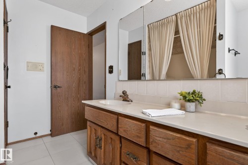 4720 147A Street, Edmonton, AB - Indoor Photo Showing Bathroom