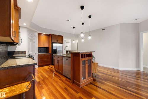 305 9803 96A Street, Edmonton, AB - Indoor Photo Showing Kitchen