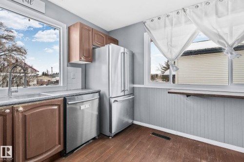 4717 49 Avenue, Legal, AB - Indoor Photo Showing Kitchen