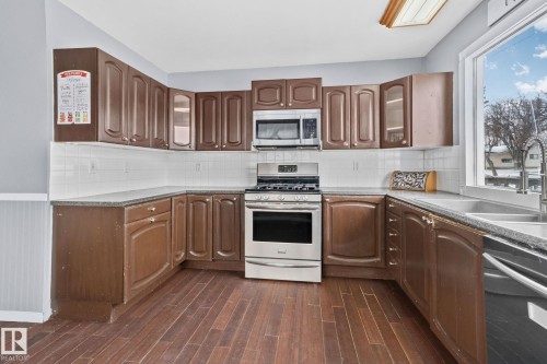 4717 49 Avenue, Legal, AB - Indoor Photo Showing Kitchen