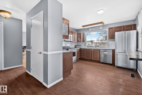 4717 49 Avenue, Legal, AB - Indoor Photo Showing Kitchen