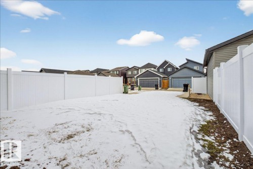 1120 Plum Ln, Edmonton, AB - Outdoor