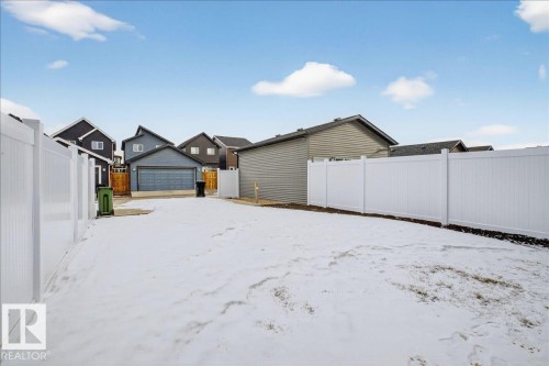 1120 Plum Ln, Edmonton, AB - Outdoor