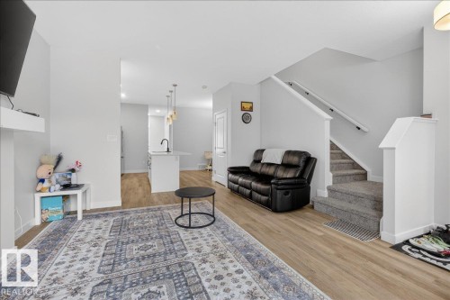 1120 Plum Ln, Edmonton, AB - Indoor