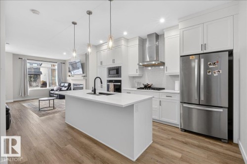 1120 Plum Ln, Edmonton, AB - Indoor Photo Showing Kitchen With Upgraded Kitchen