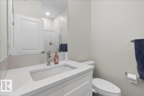 1120 Plum Ln, Edmonton, AB - Indoor Photo Showing Bathroom