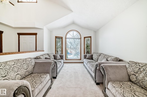 15404 132 Street, Edmonton, AB - Indoor Photo Showing Living Room
