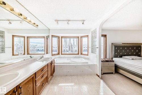 15404 132 Street, Edmonton, AB - Indoor Photo Showing Bathroom