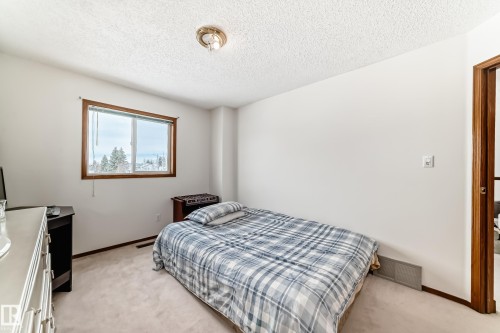 15404 132 Street, Edmonton, AB - Indoor Photo Showing Bedroom