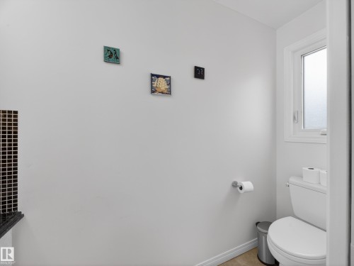 8906 83 Avenue, Edmonton, AB - Indoor Photo Showing Bathroom
