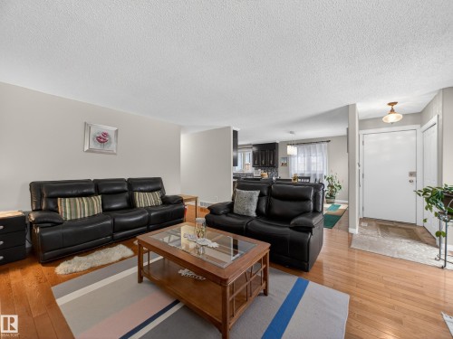 8906 83 Avenue, Edmonton, AB - Indoor Photo Showing Living Room