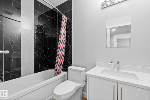 82 Meadowland Way, Spruce Grove, AB - Indoor Photo Showing Bathroom