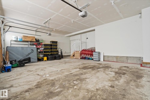 82 Meadowland Way, Spruce Grove, AB - Indoor Photo Showing Garage