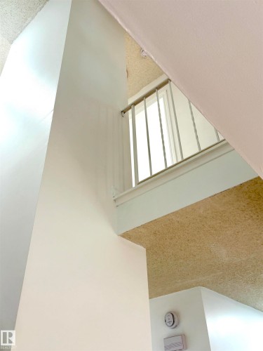 202 Kaskitayo Crest, Edmonton, AB - Indoor Photo Showing Other Room