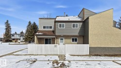 202 KASKITAYO Crest  Edmonton, AB T6J 3T3